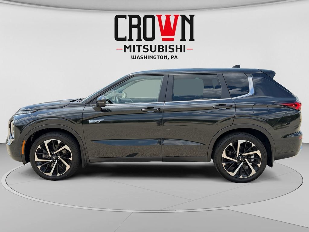 Used 2023 Mitsubishi Outlander 4WD Plug-In Hybrid image 6