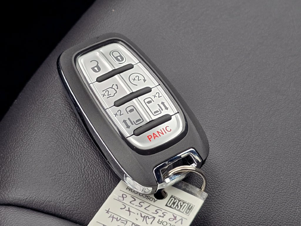 Used 2027 Chrysler Pacifica Select w/ S Appearance Package FWD image 35