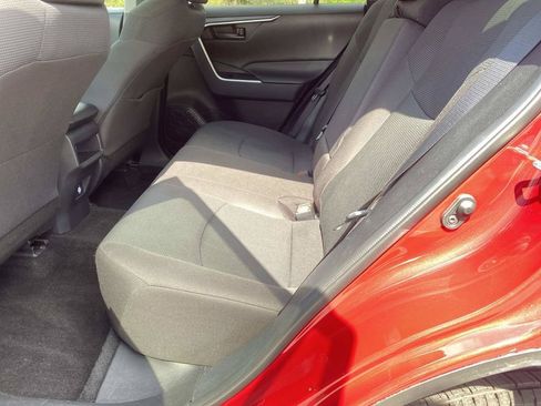 Used 2021 Toyota RAV4 LE FWD image 14