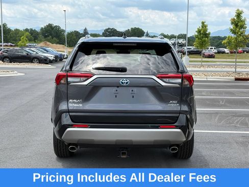 Used 2022 Toyota RAV4 XSE AWD/4WD image 8