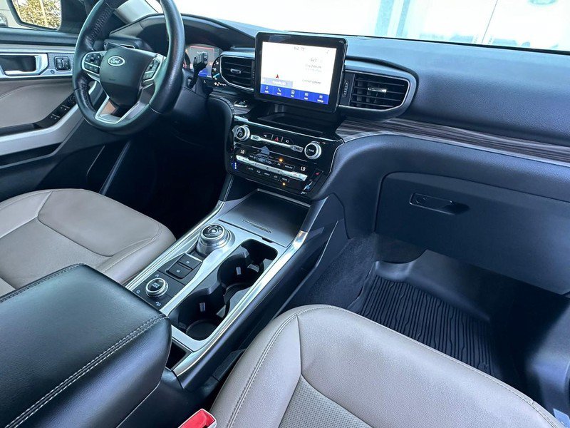 Used 2021 Ford Explorer Limited w/ Equipment Group 301A AWD/4WD image 16