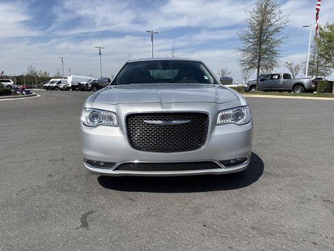 Used 2020 Chrysler 300 Limited image 3