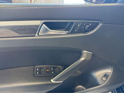 Used 2018 Volkswagen Passat 2.0T SE FWD image 16