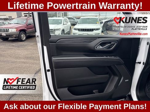 Used 2024 GMC Yukon SLT AWD/4WD image 12