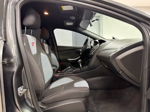 Used 2017 Ford Focus ST image 10