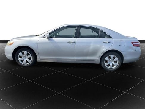 Used 2009 Toyota Camry XLE FWD image 2