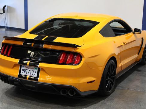 Used 2018 Ford Mustang Shelby GT350 w/ Convenience Package RWD image 20