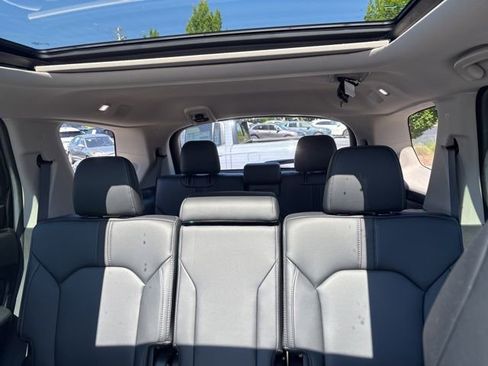 Certified 2025 Honda Pilot Touring image 15