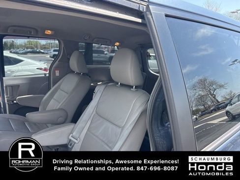 Used 2017 Toyota Sienna XLE Premium w/ Outdoor Package image 8