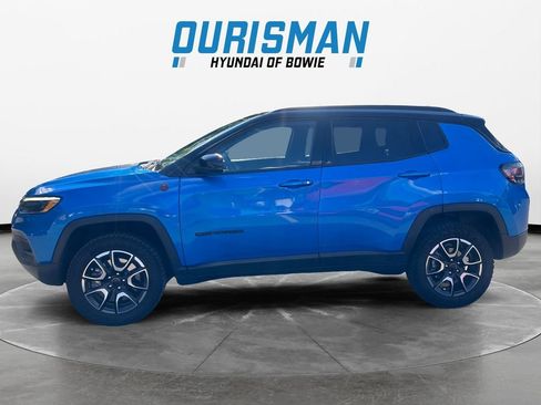 Used 2025 Jeep Compass Trailhawk w/ Trailhawk Elite Group AWD/4WD image 3