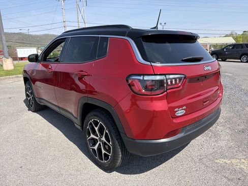 Used 2025 Jeep Compass Limited AWD/4WD image 8