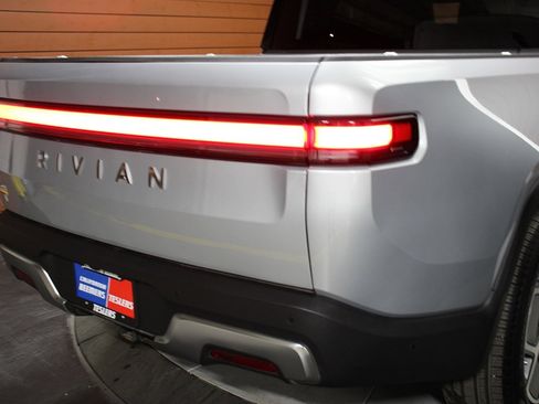 Used 2023 Rivian R1T Adventure image 11
