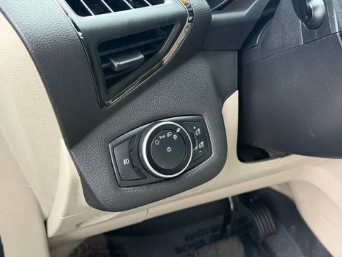 Used 2015 Ford Escape Titanium w/ Equipment Group 301A AWD/4WD image 16