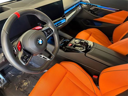 Used 2025 BMW M5 Touring image 9