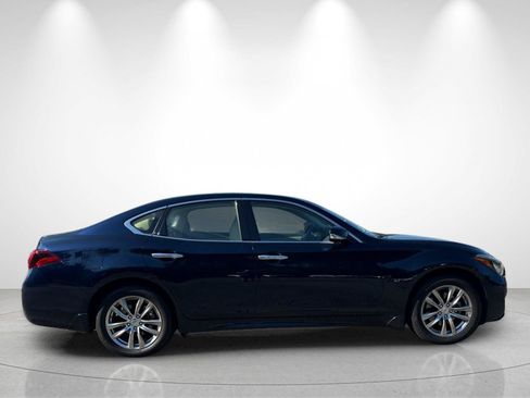 Used 2019 INFINITI Q70 Luxe w/ Proactive Package AWD/4WD image 3