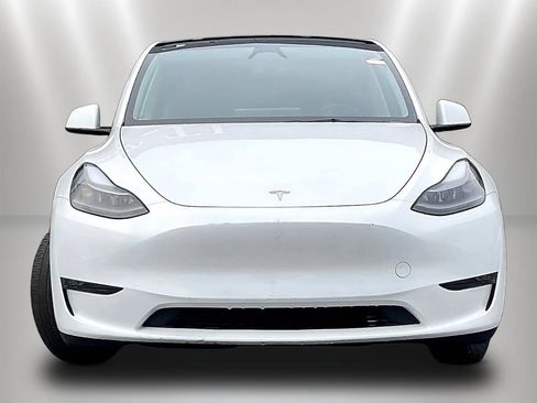 Used 2024 Tesla Model Y Long Range AWD/4WD image 2