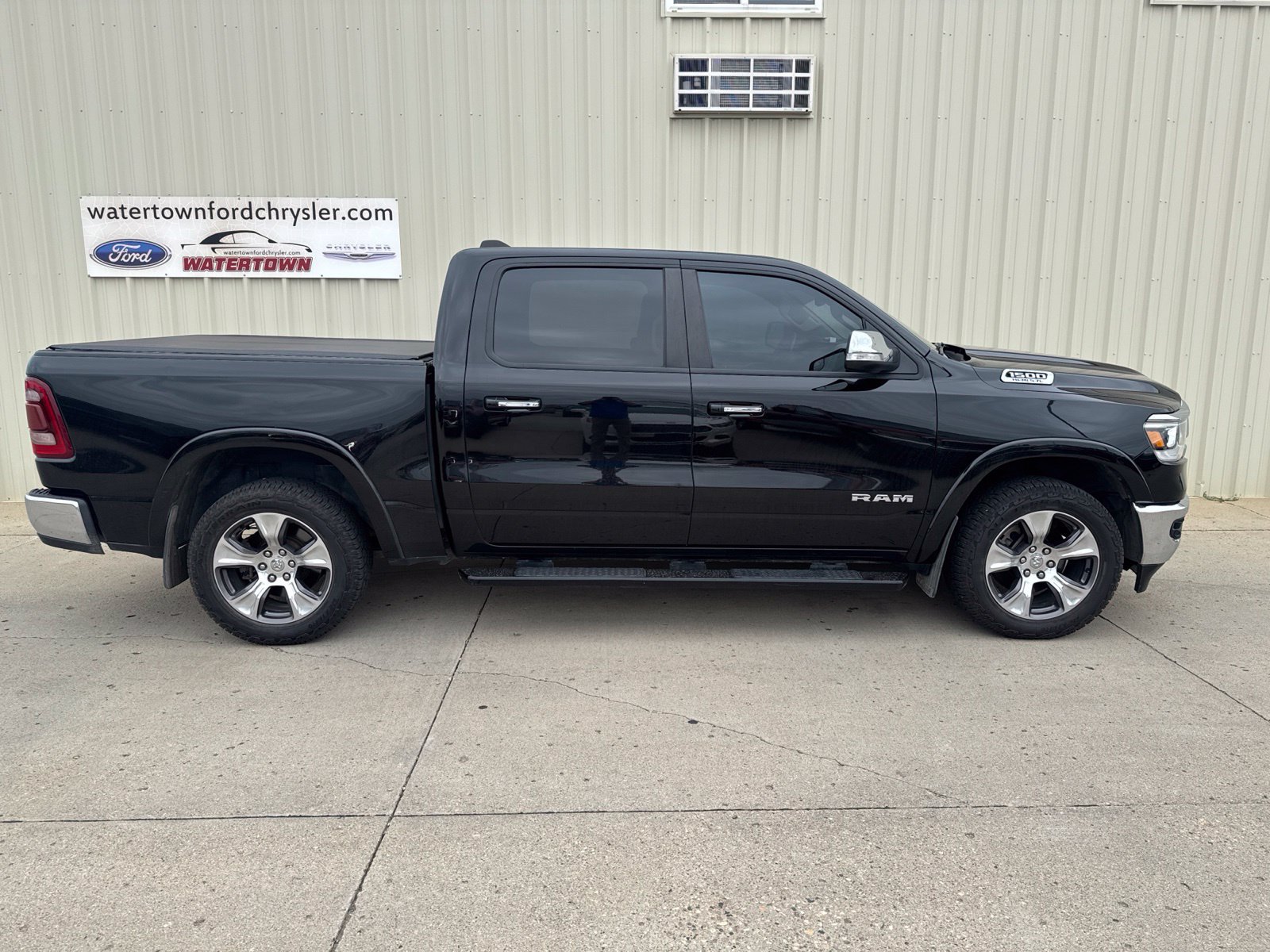Used 2019 RAM 1500 Laramie AWD/4WD image 1