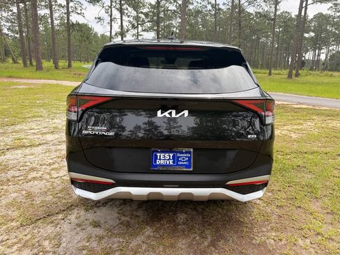 Used 2024 Kia Sportage LX AWD/4WD image 4