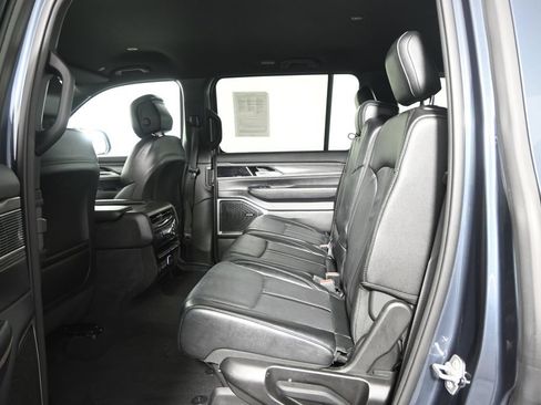 Used 2024 Jeep Wagoneer Series II w/ Flexible Seating Group AWD/4WD image 19