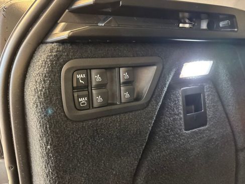 Used 2022 BMW X7 xDrive40i w/ Luxury Seating Package image 37