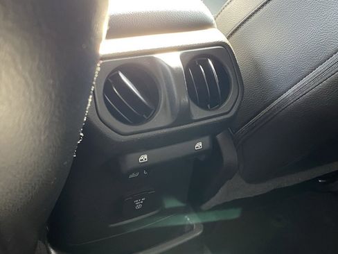 Used 2023 Jeep Wrangler Unlimited Sahara image 26