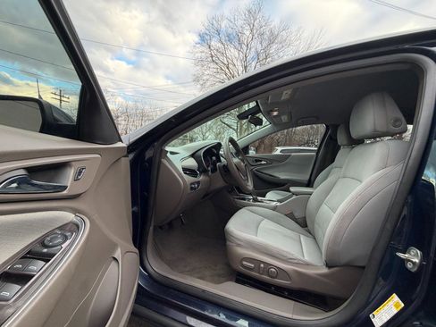 Used 2016 Chevrolet Malibu LT image 15