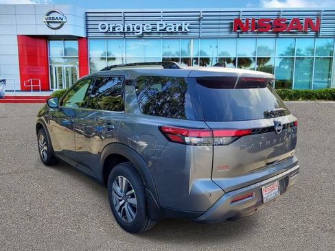 New 2026 Nissan Pathfinder SL FWD image 3
