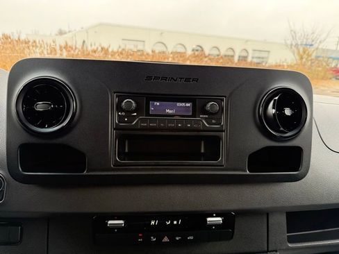 Used 2025 Mercedes-Benz Sprinter 2500 image 23