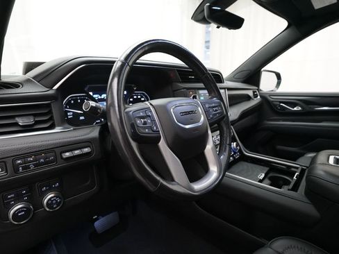 Used 2021 GMC Yukon Denali w/ Denali Premium Package AWD/4WD image 8