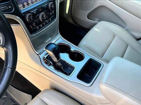 Used 2017 Jeep Grand Cherokee Limited RWD image 15