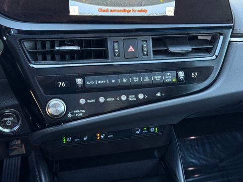 Certified 2025 Lexus ES 300h w/ Premium Package image 23