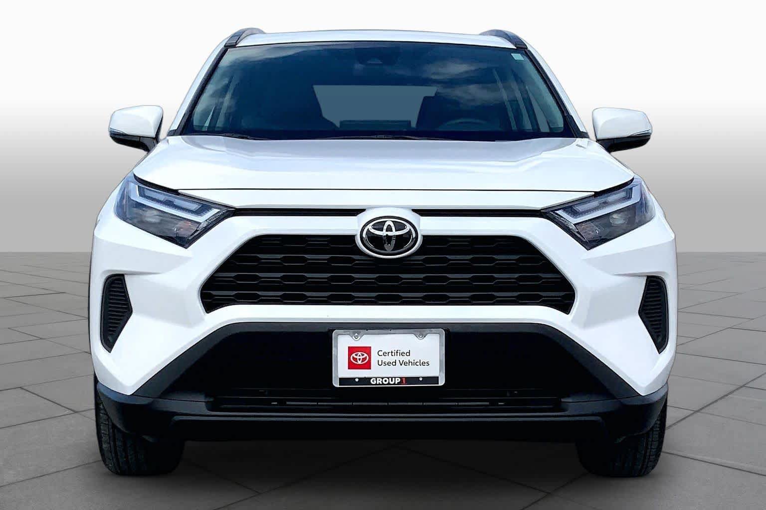 Used 2025 Toyota RAV4 XLE w/ Convenience Package FWD image 4