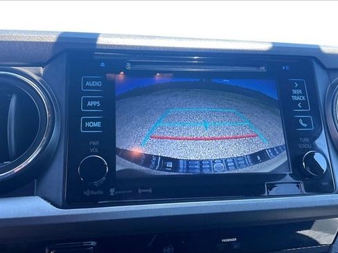 Used 2017 Toyota Tacoma TRD Sport AWD/4WD image 14