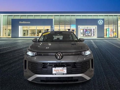 Used 2025 Volkswagen Tiguan S image 5