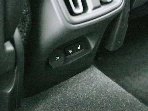 Certified 2024 Volvo XC40 B5 Plus w/ Protection Package Premier image 22