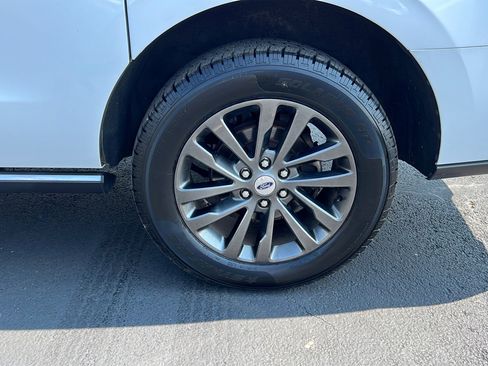 Used 2021 Ford Expedition Max Limited image 11