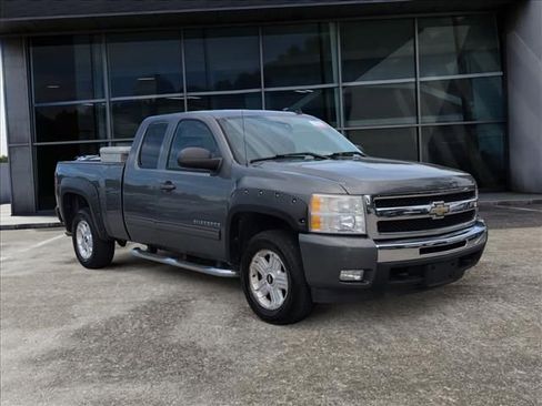 Used 2011 Chevrolet Silverado 1500 LT w/ All-Star Edition AWD/4WD image 2