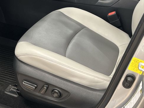 Used 2020 Toyota RAV4 Limited image 13