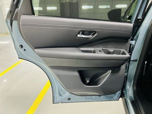 New 2026 Nissan Pathfinder Platinum image 30