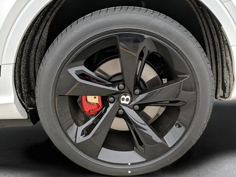 Used 2023 Bentley Bentayga Extended Wheelbase AWD/4WD image 16