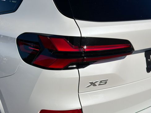 Used 2026 BMW X5 sDrive40i image 10