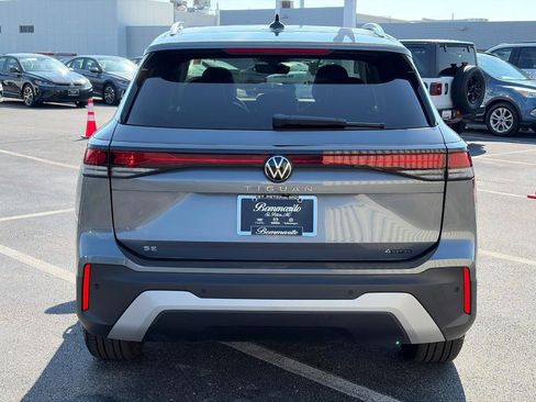 Used 2026 Volkswagen Tiguan SE w/ Panoramic Sunroof Package AWD/4WD image 6