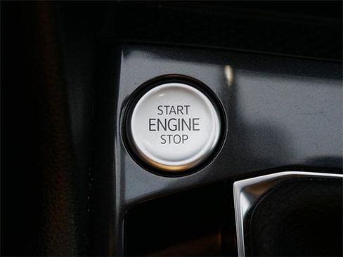 Certified 2024 Volkswagen Tiguan SE R-Line image 29