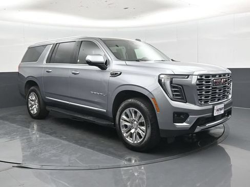 Used 2025 GMC Yukon XL Denali AWD/4WD image 1