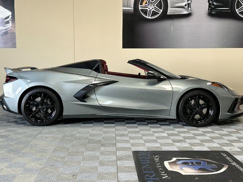 Used 2022 Chevrolet Corvette Stingray Premium Conv w/ Z51 Performance Package RWD image 3