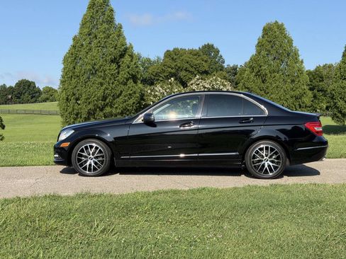 Used 2013 Mercedes-Benz C 300 4MATIC Sedan image 3