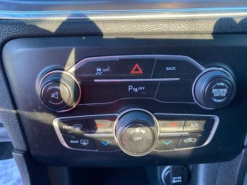 Used 2015 Dodge Charger SE w/ Popular Equipment Group RWD image 13