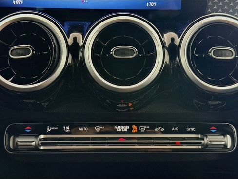 Used 2025 Mercedes-Benz GLB 250 image 16