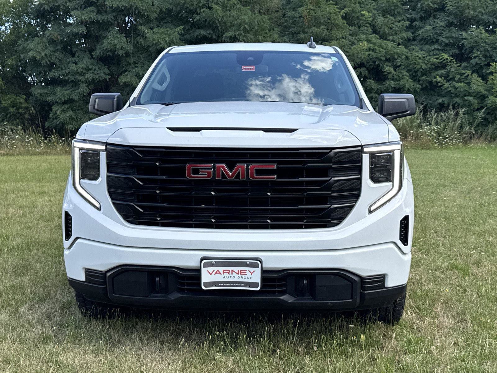 Used 2023 GMC Sierra 1500 Pro w/ Graphite Edition AWD/4WD image 2