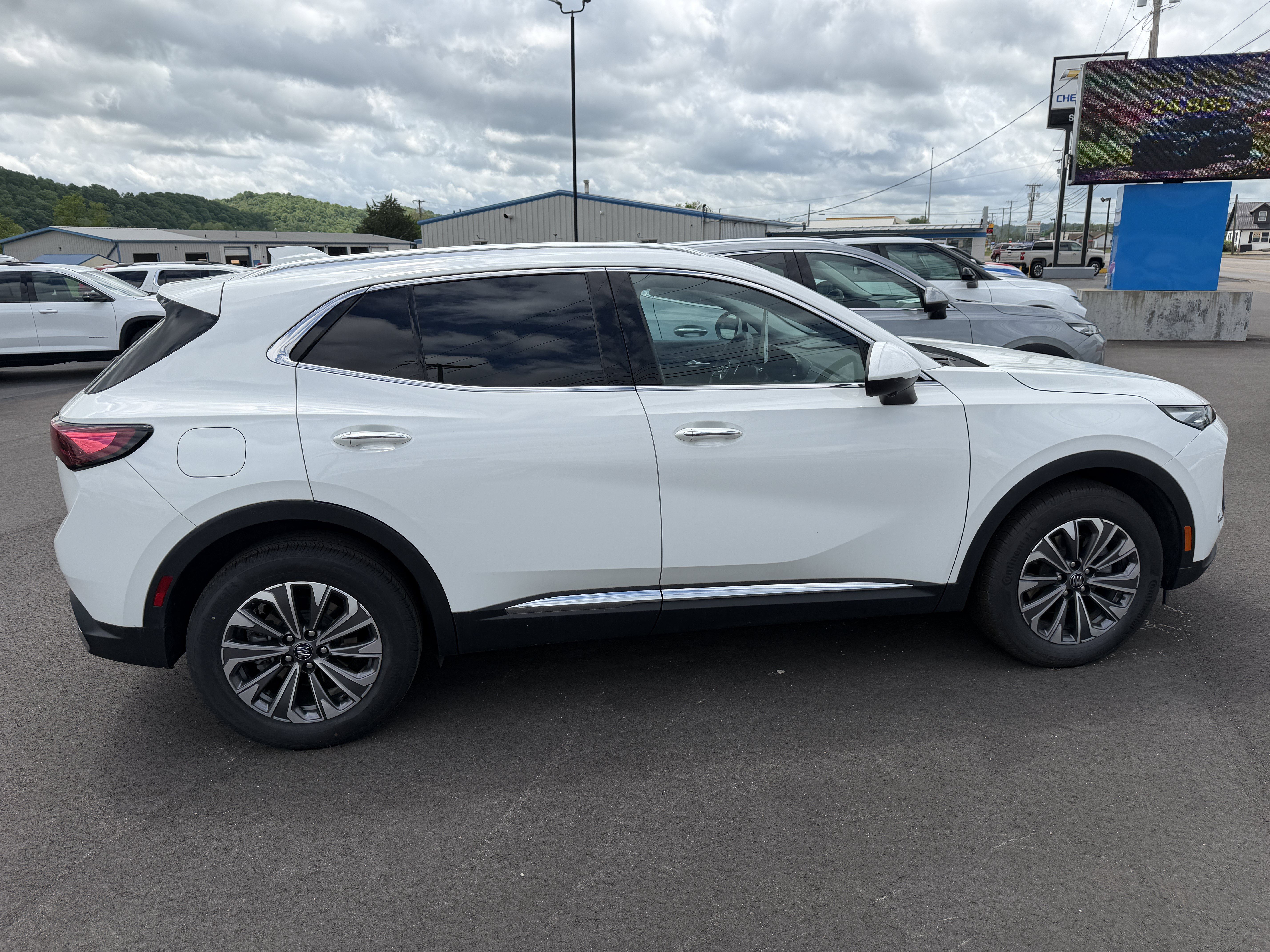 Used 2025 Buick Envision Preferred AWD/4WD image 6